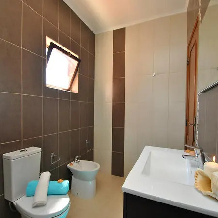 Villa In Olhos D Agua With Private Pool בולקיאמה