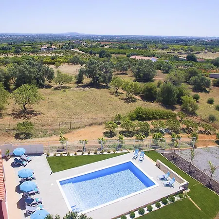 Villa In Olhos D Agua With Private Pool וילה בולקיאמה