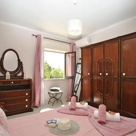 Villa In Olhos D Agua With Private Pool Villa *